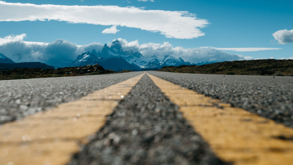 Straße mit Blick auf den Fitz Roy bei El Chaltén