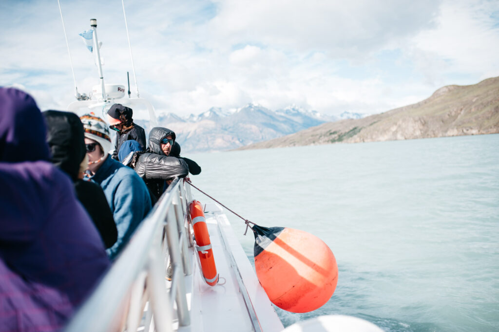 Passagiere auf dem Boot zum Viedma Gletscher