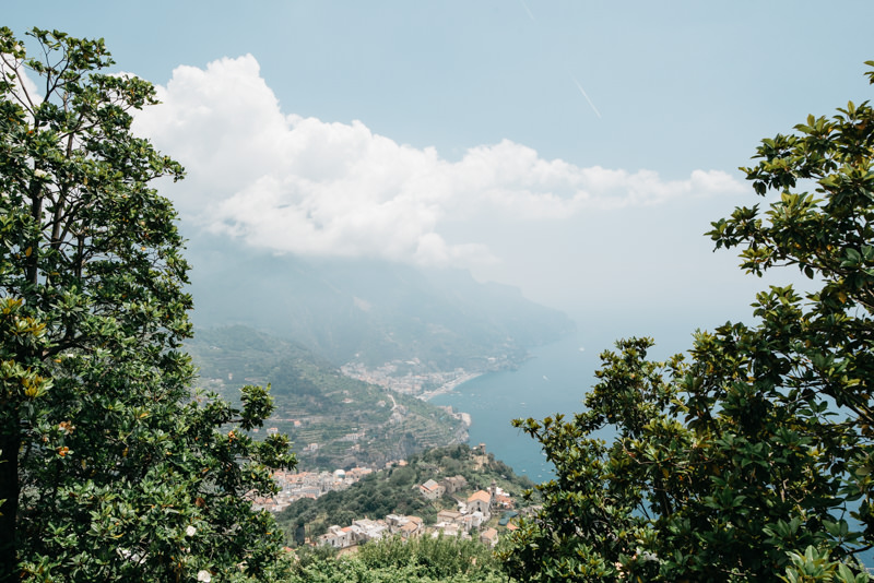 Blick von Ravello auf die Amalfiküste