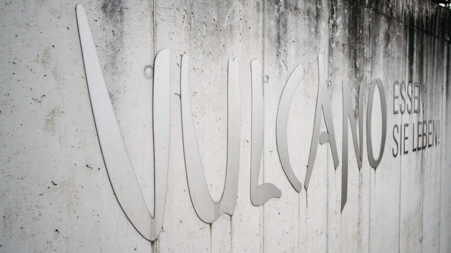 Vulcano-Schriftzug an einer Betonwand