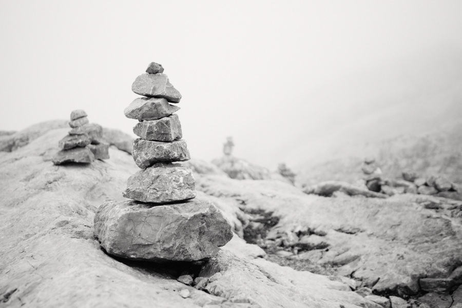 Steinmännchen im Nebel am Dachstein