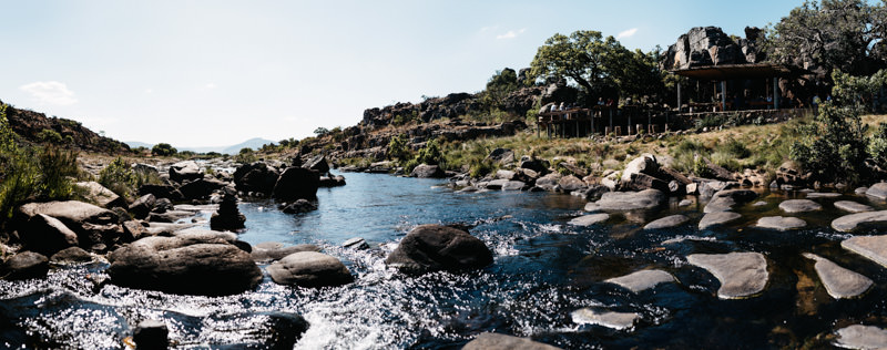 Fluss und Felsen bei der Potluck Boskombuis