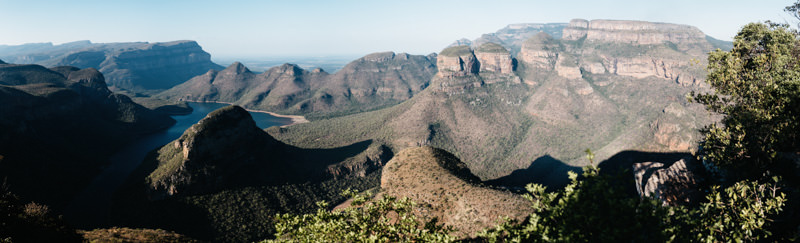 Panoramablick über den Blyde River Canyon und die Three Rondavels