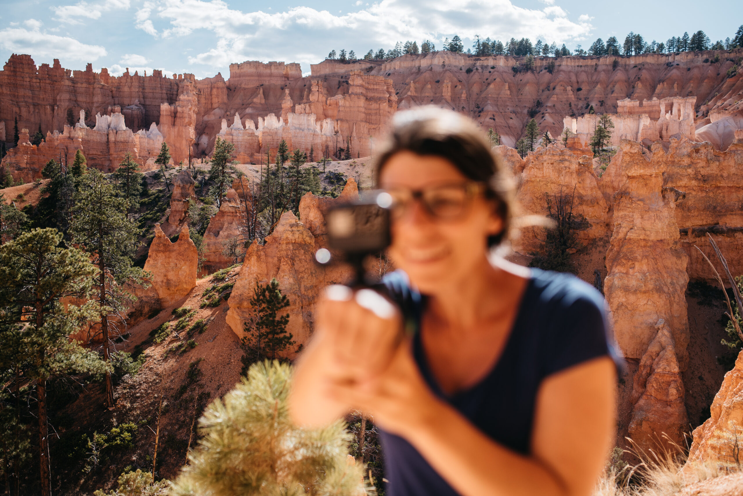 Bianca photographing the Bryce Canyon landscape