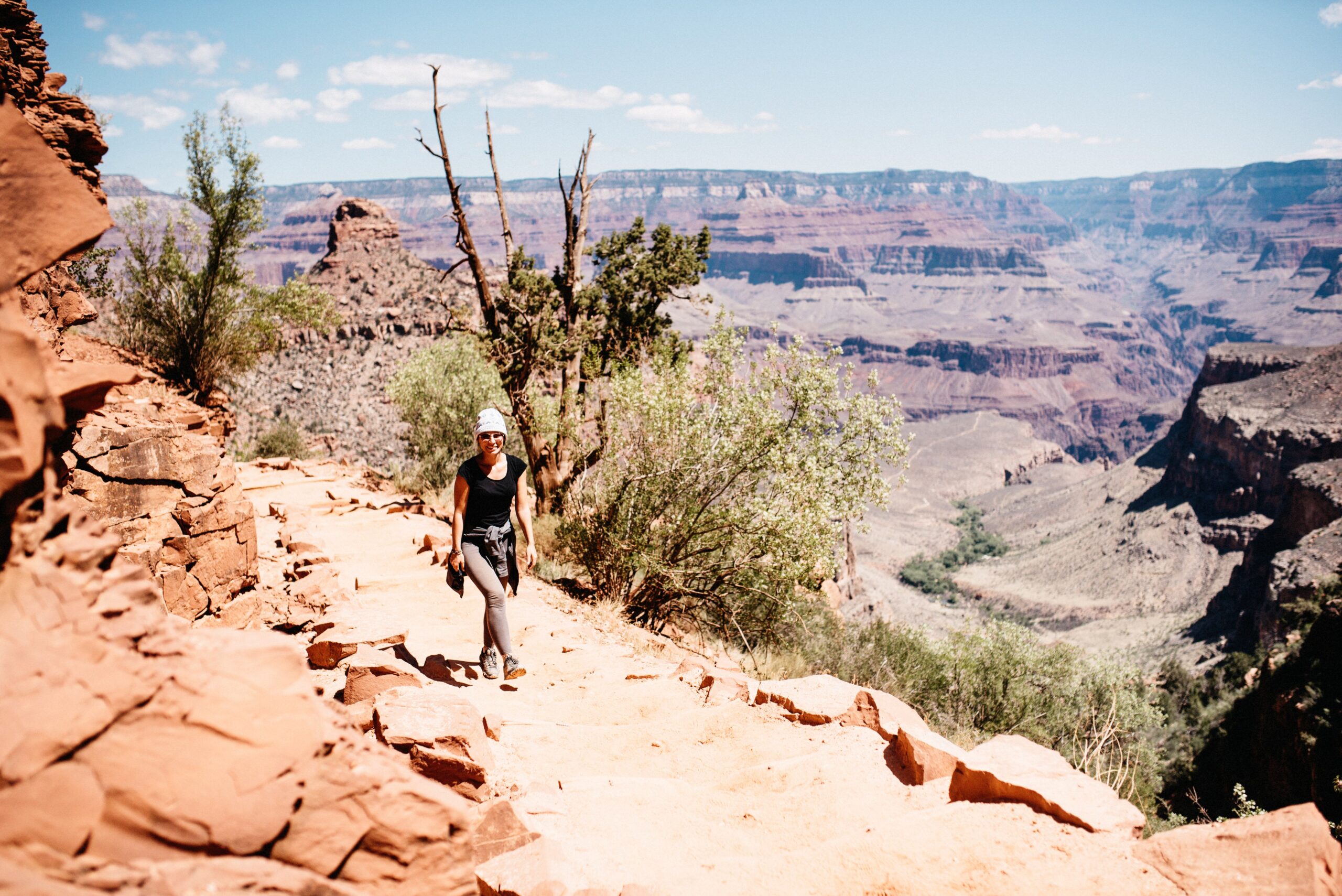 Bianca steigt die roten Serpentinen des Bright Angel Trail hinauf