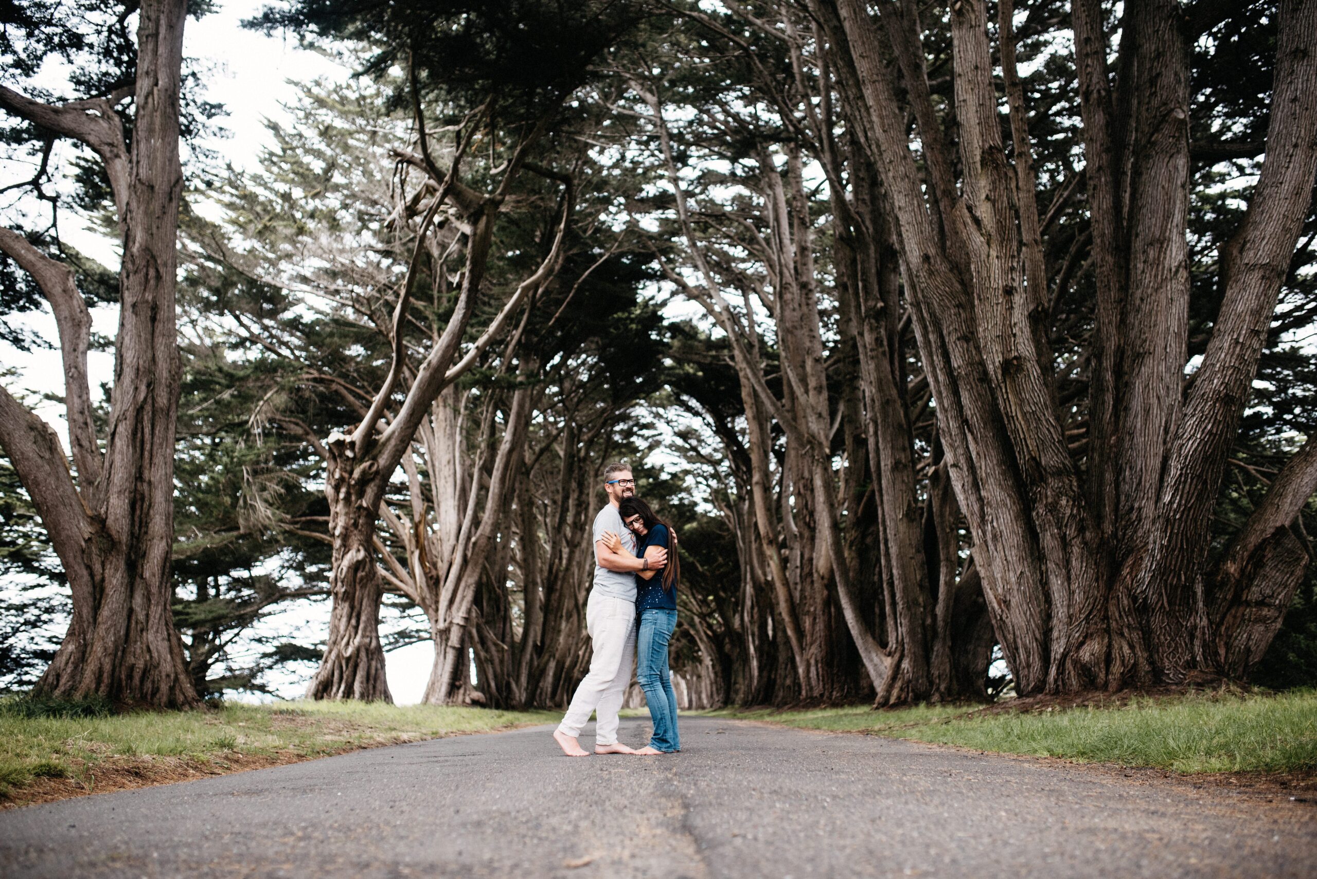 Bianca und Tom unter den Zypressen von Point Reyes