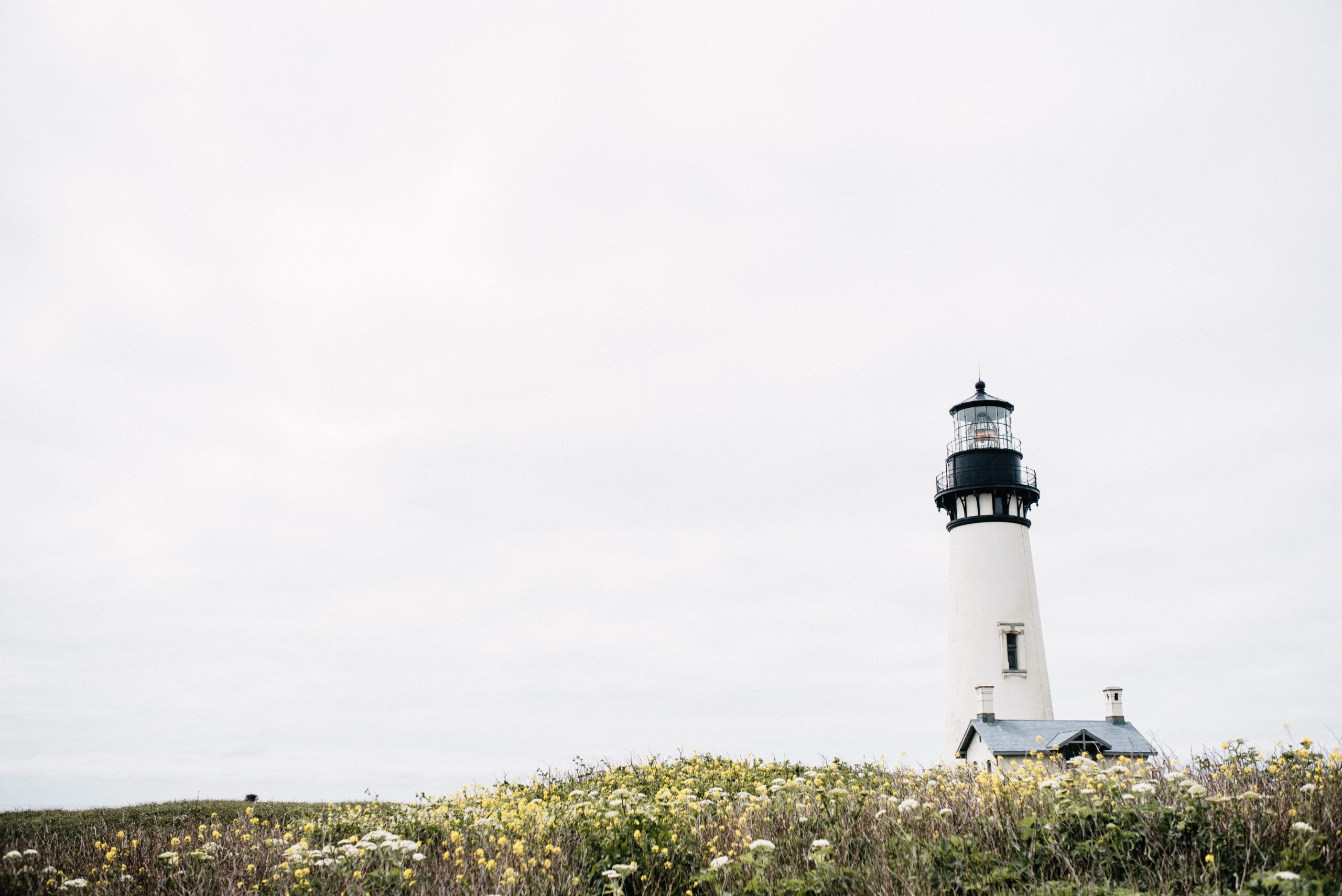 Der Leuchtturm Yaquina Head über dem Pazifik